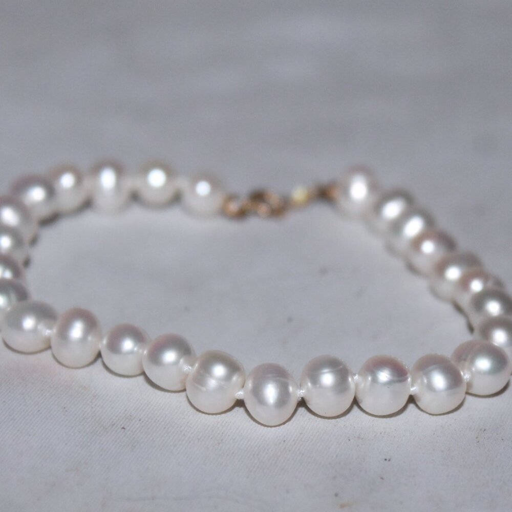 New Beautiful Freshwater Pearl 14K Gold Full of Lustre Bracelet